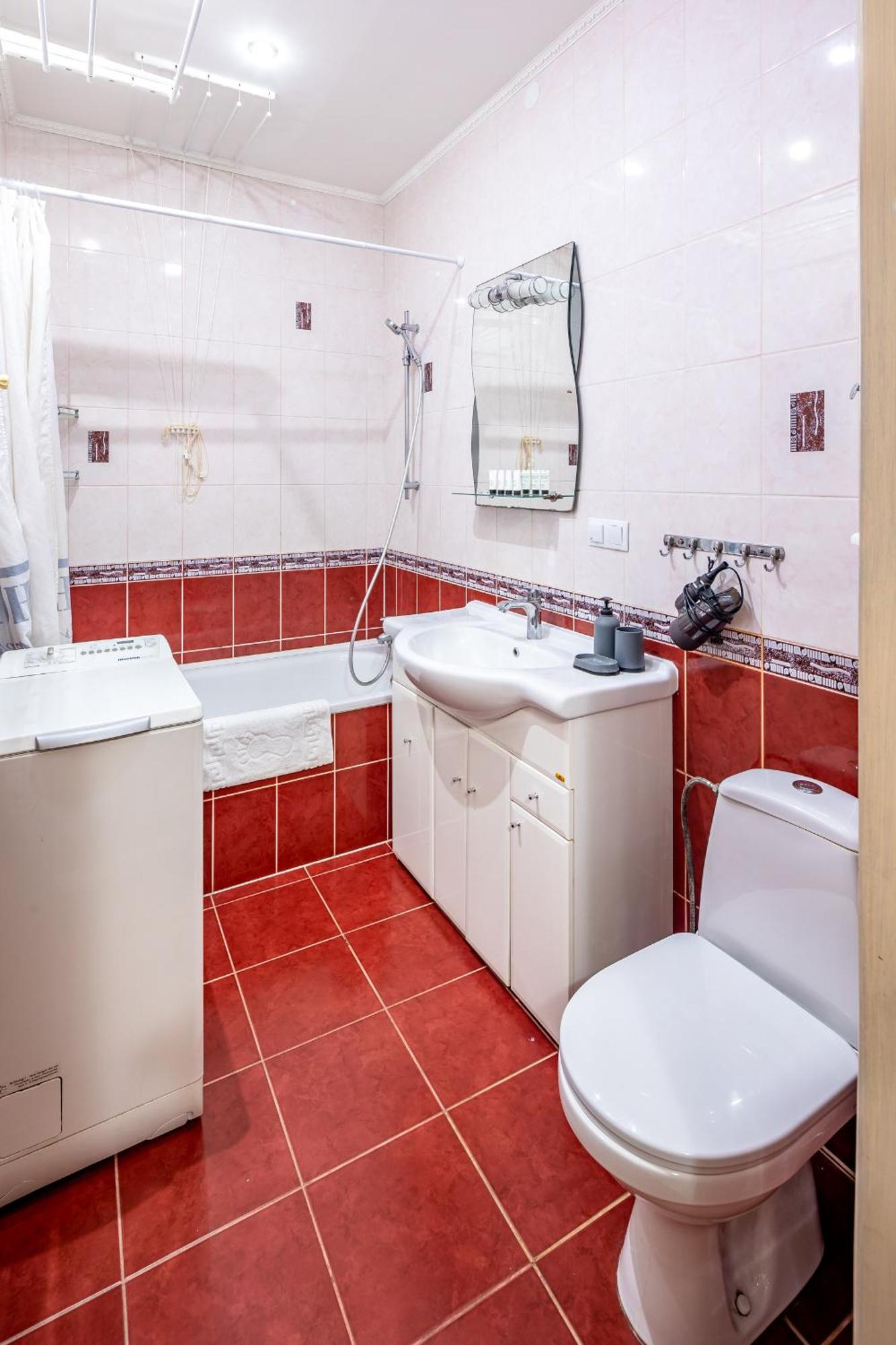 Just Another Comfy Apartment On The Main Squere. 2 Bedrooms, Own Heating, Ac Leópolis Exterior foto