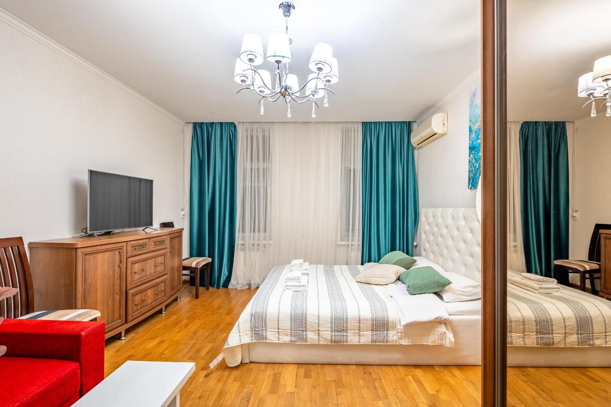 Just Another Comfy Apartment On The Main Squere. 2 Bedrooms, Own Heating, Ac Leópolis Exterior foto