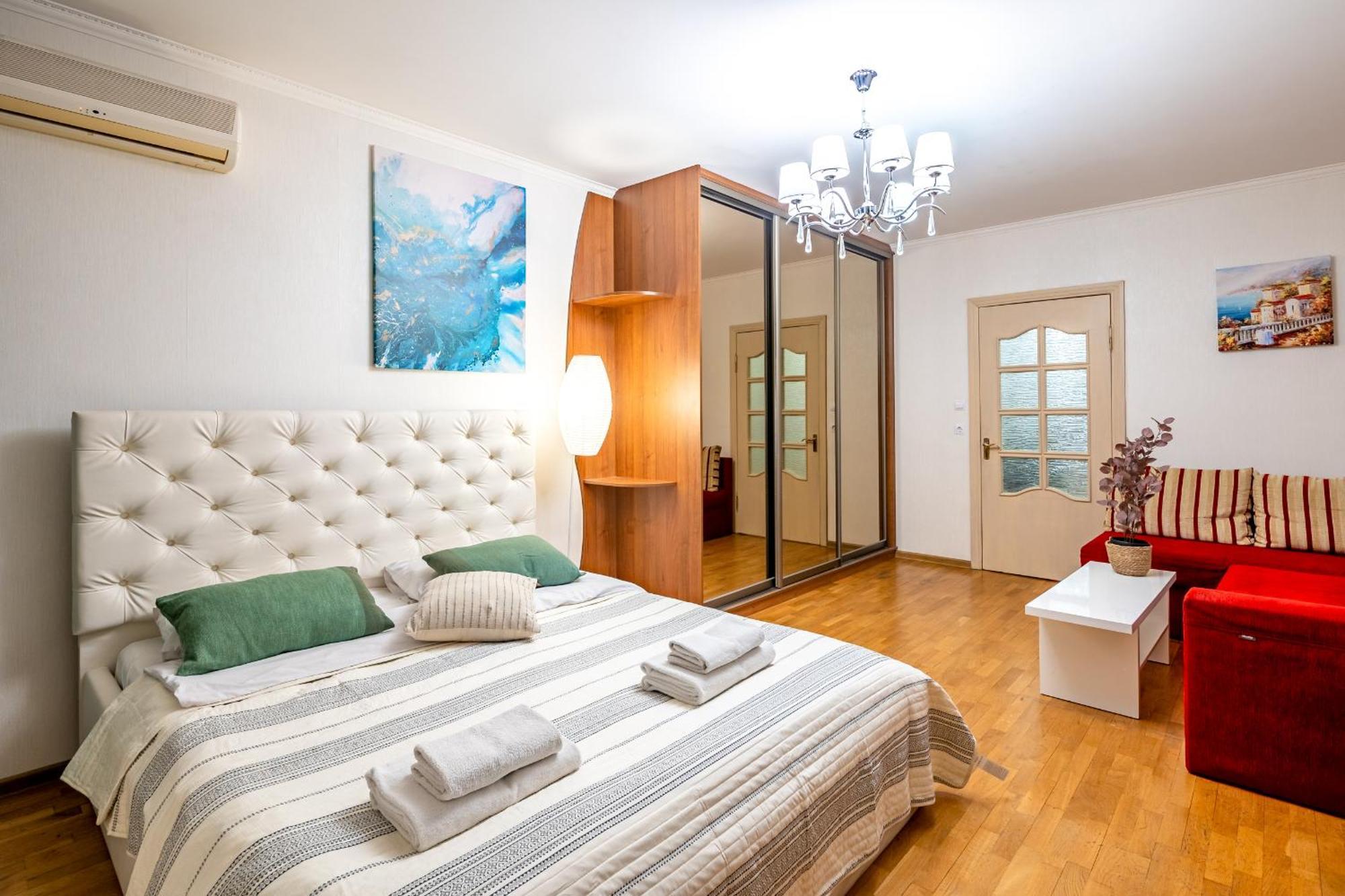 Just Another Comfy Apartment On The Main Squere. 2 Bedrooms, Own Heating, Ac Leópolis Exterior foto