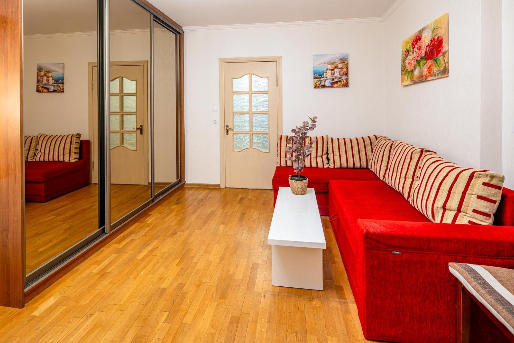 Just Another Comfy Apartment On The Main Squere. 2 Bedrooms, Own Heating, Ac Leópolis Exterior foto