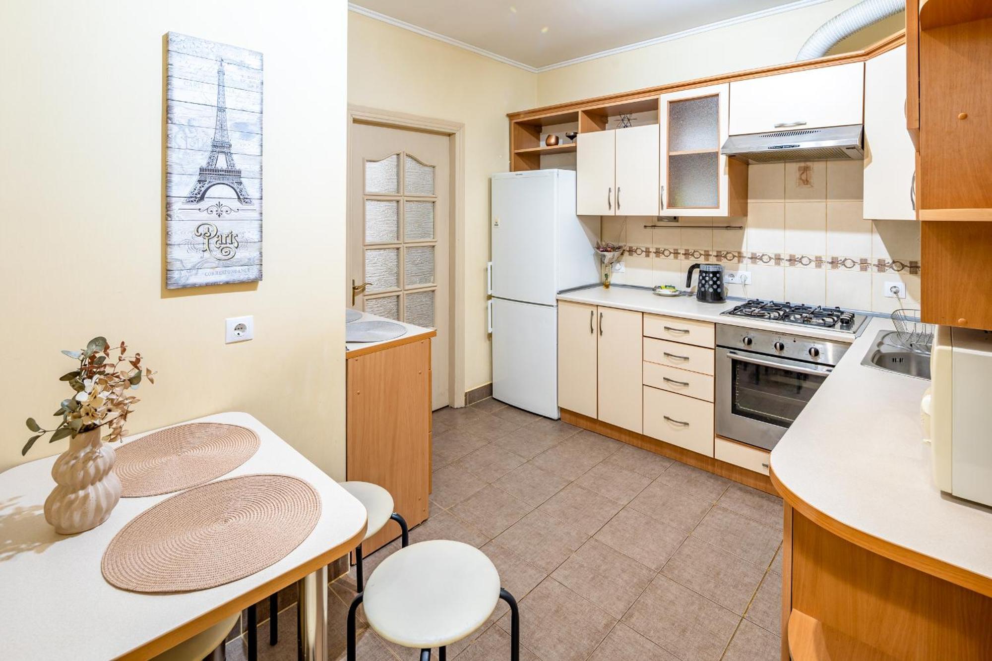 Just Another Comfy Apartment On The Main Squere. 2 Bedrooms, Own Heating, Ac Leópolis Exterior foto
